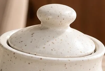 The kettle lid: a low dome with a broad rounded knob.